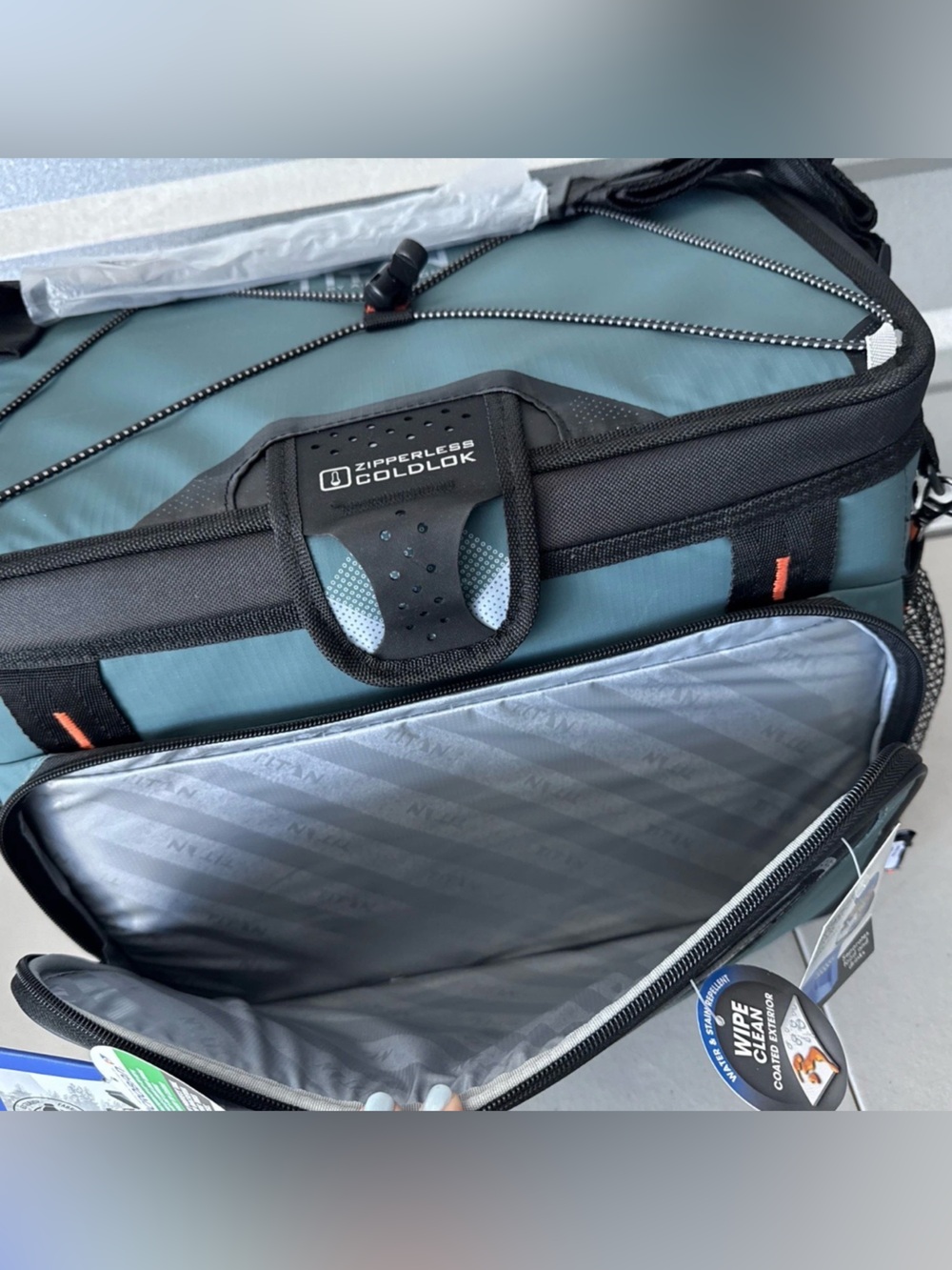 Titan Ice Cream by Arctic Zone 30 Cans Without Zipper Rigid Lining 3 Days Cold - Picture 4 of 9